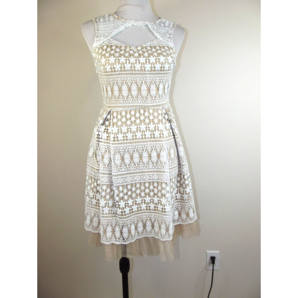 Francescas Womens Sleeveless DRESS - Size XS - White Lace Over Nude - Picture 3 of 6